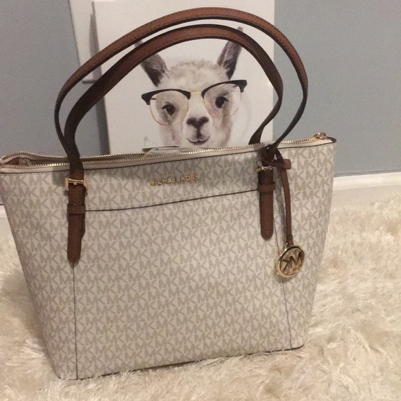 Authentic Michael Kors bag - Picture 2 of 8